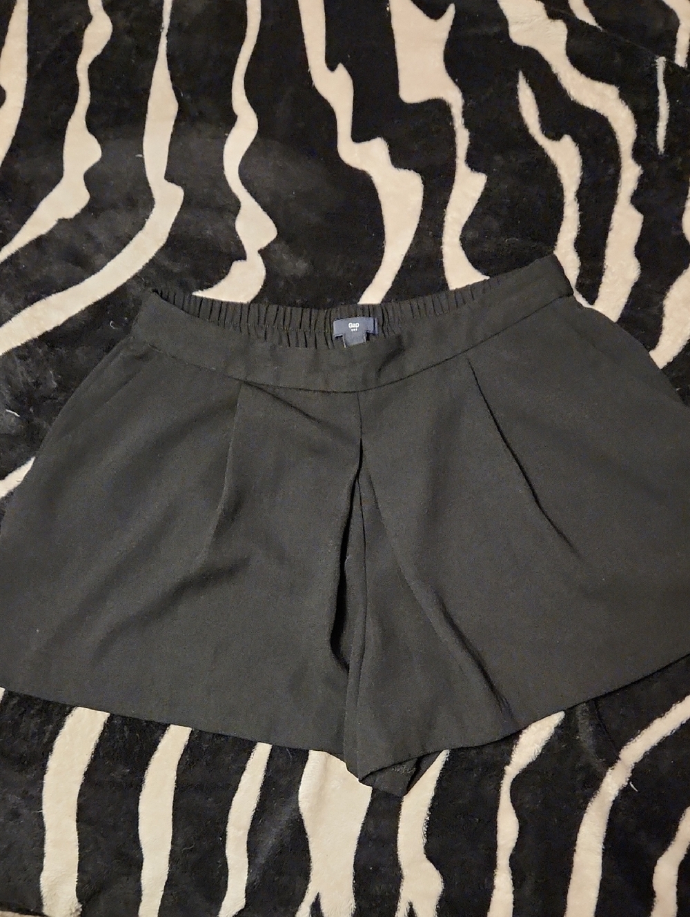 GAP Black Pleated Women's Shorts Skort